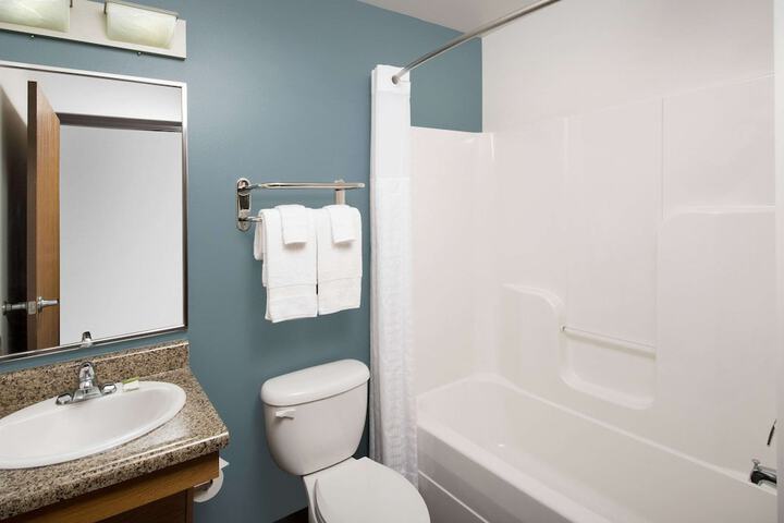 Standard Room, King or Two Doubles (6 of 16)