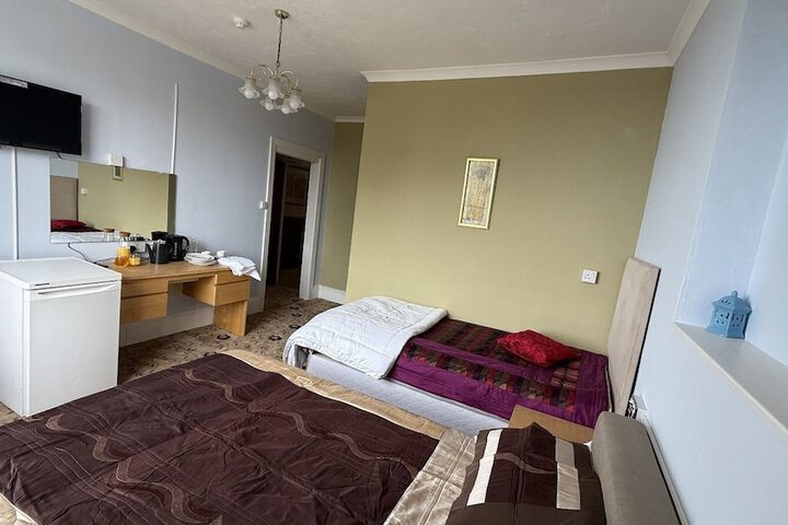 Room 17 of 38