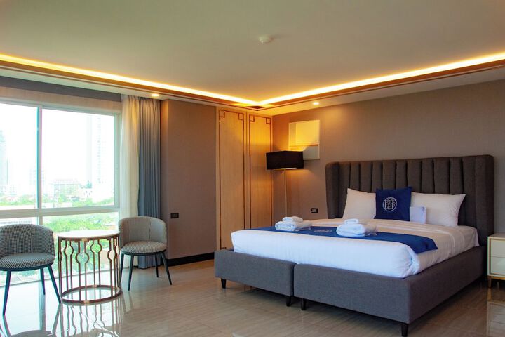 Room 17 of 168