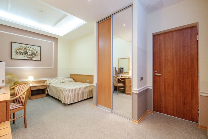 Room 10 of 29