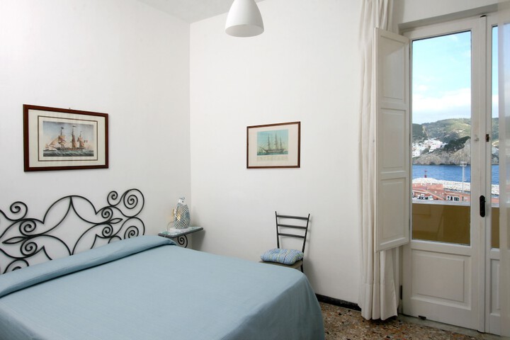 Room 6 of 31
