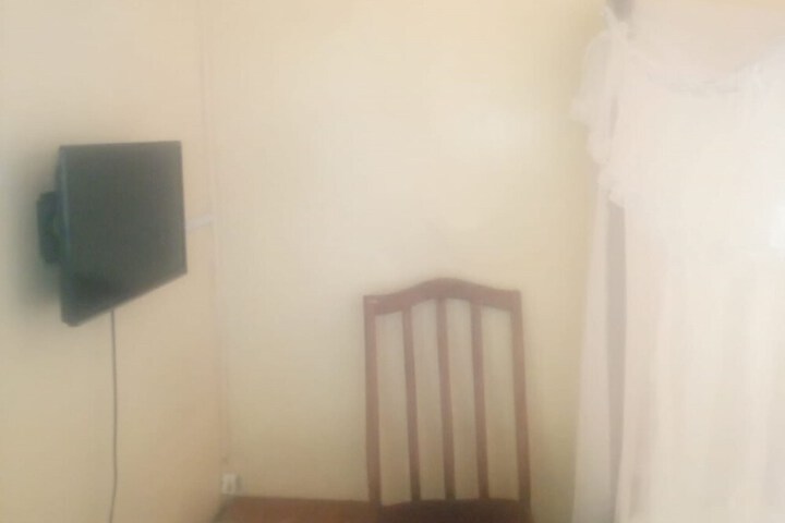 Room 8 of 12