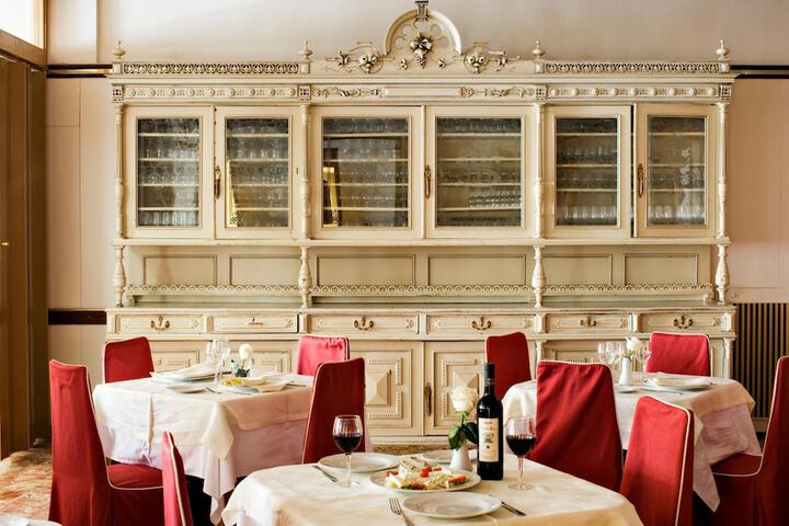 Dining Photos
