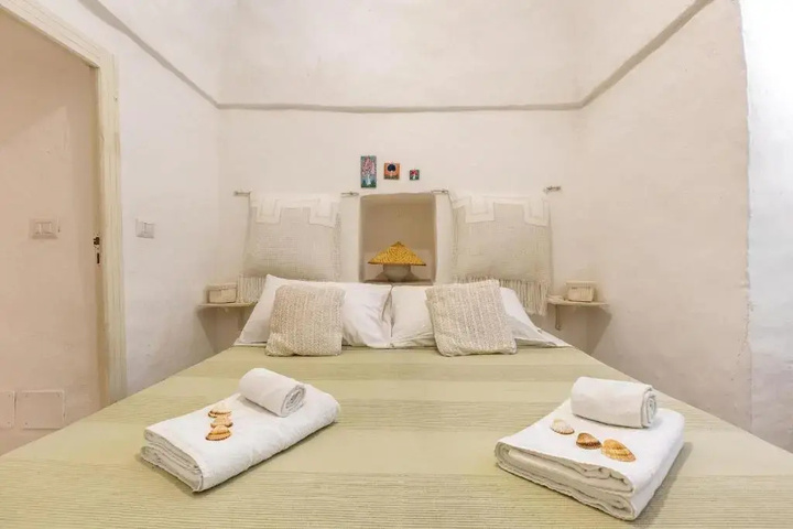 Room 4 of 17