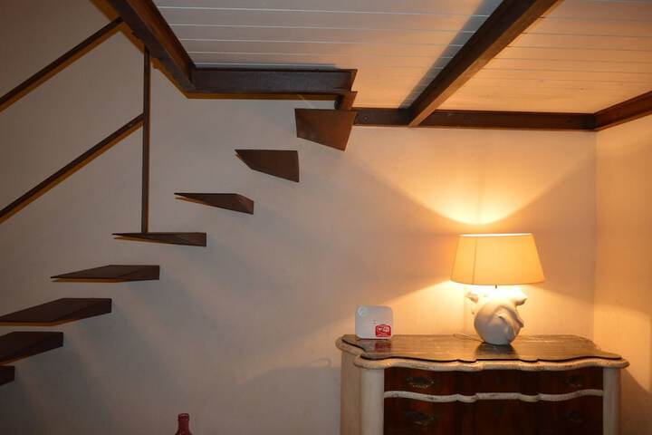 Room 9 of 25