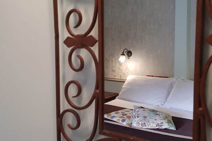Room 8 of 124