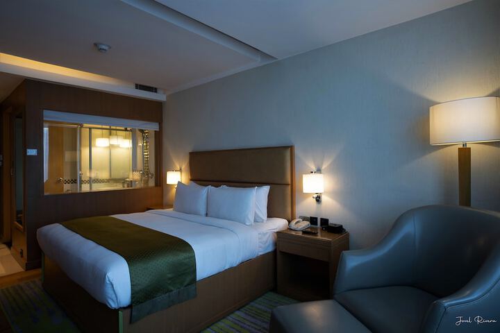 Room 6 of 24