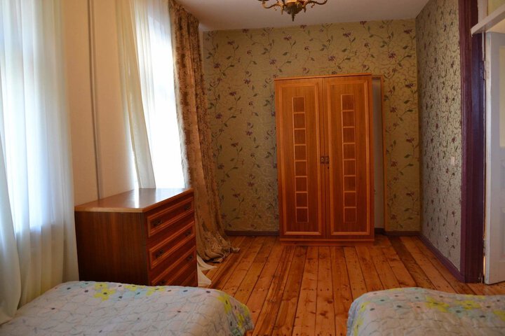 Room 8 of 28