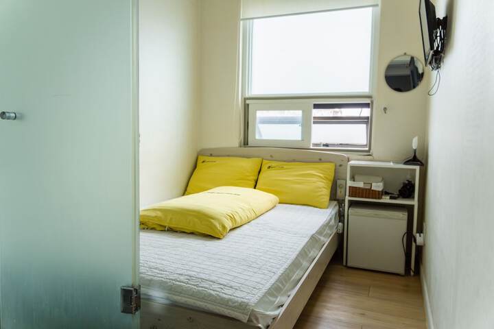 Room 15 of 60