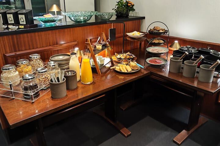 Breakfast/Coffee Service 17 of 27