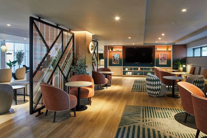 Lounge 59 of 82