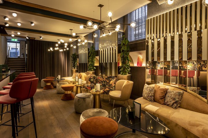 Lounge 41 of 44
