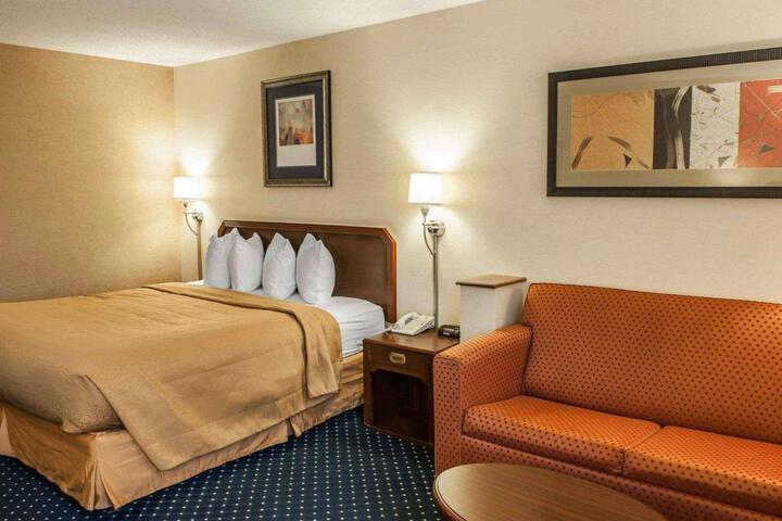 1 King Bed (8 of 16)