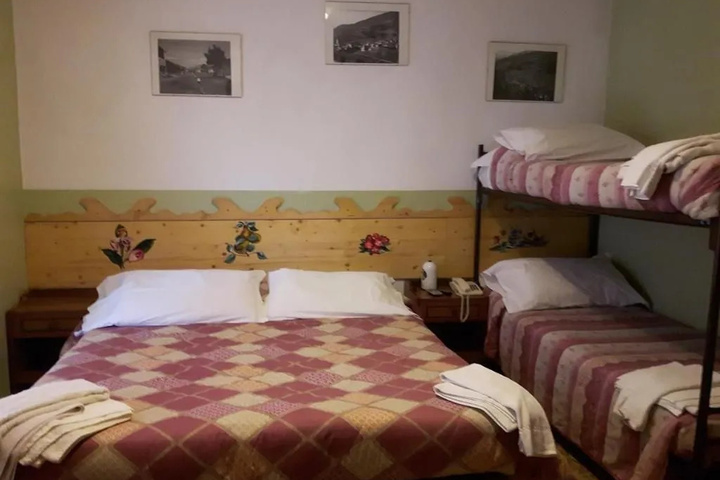 Room 2 of 9