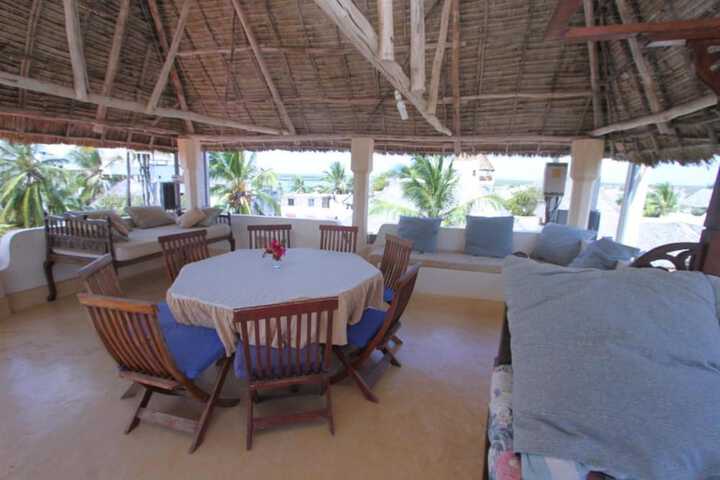 Lounge 19 of 21