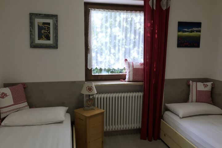 Room 4 of 12