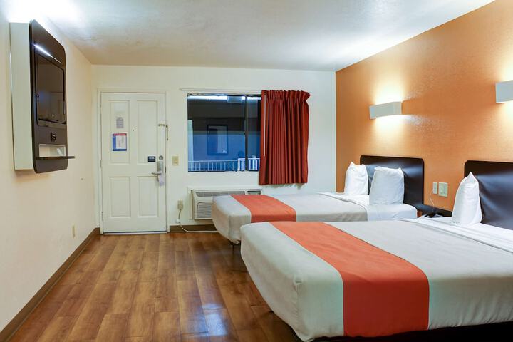 Room 15 of 38