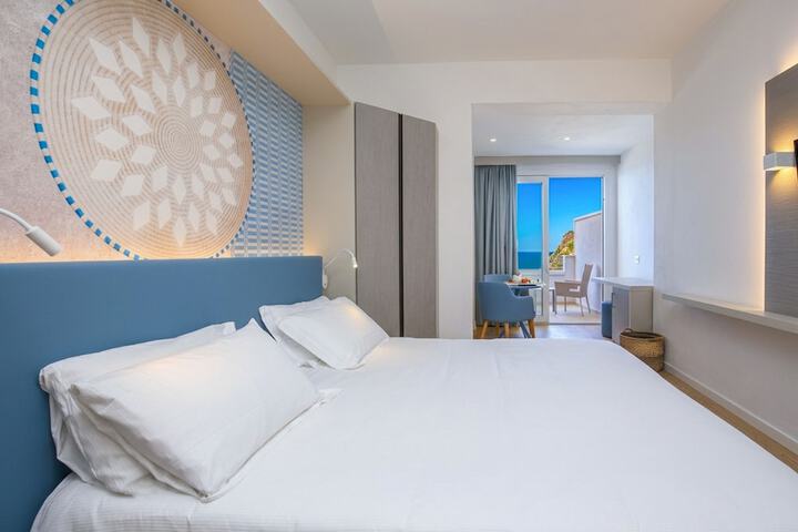 Room 42 of 221