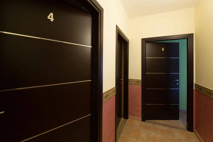 Room 9 of 12