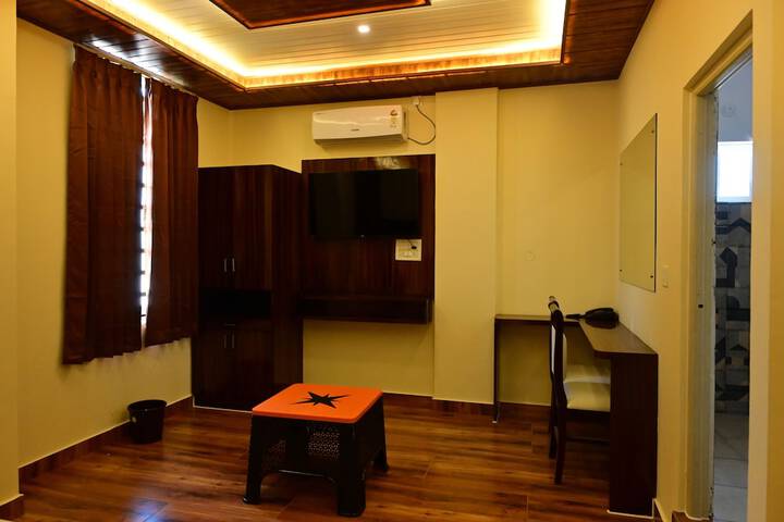 Room 6 of 16