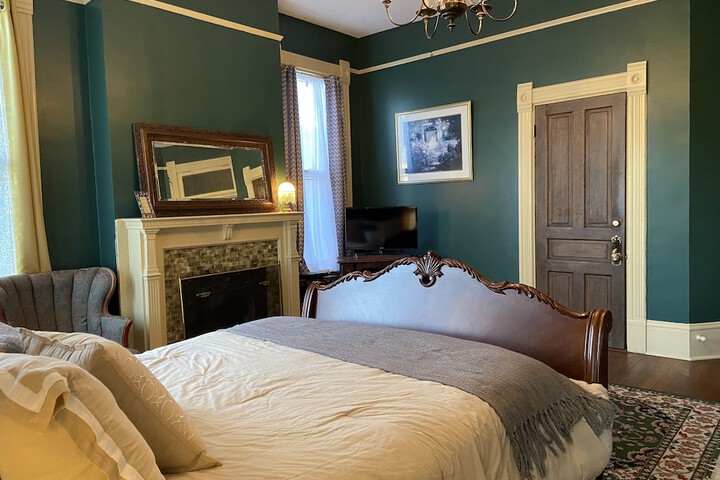 Room 11 of 48