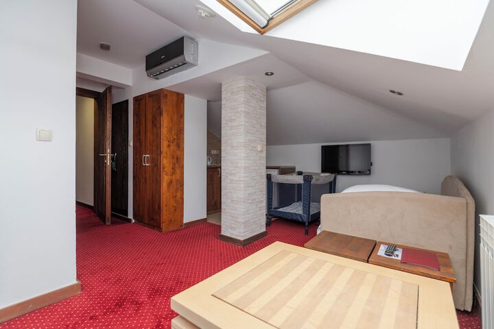 Room 14 of 30