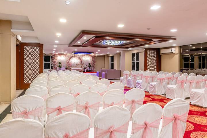 Ballroom/Hall 36 of 54