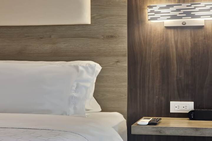 Room 13 of 70