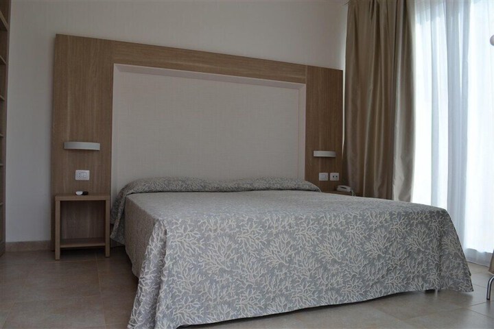 Room 18 of 76