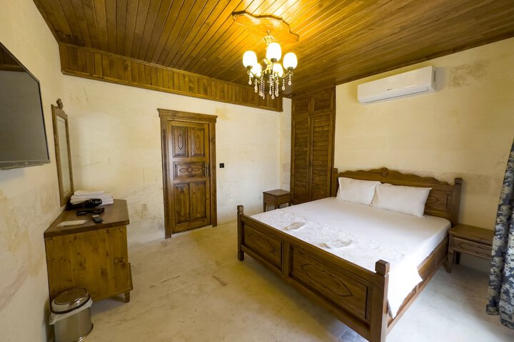 Room 13 of 82