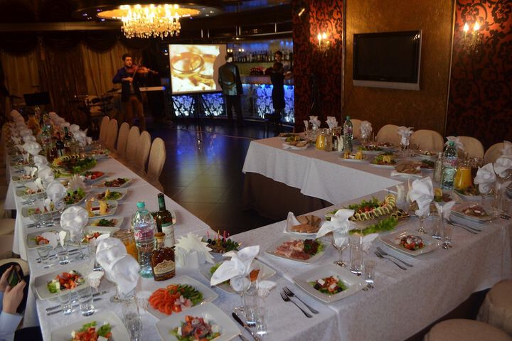 Dining 4 of 11