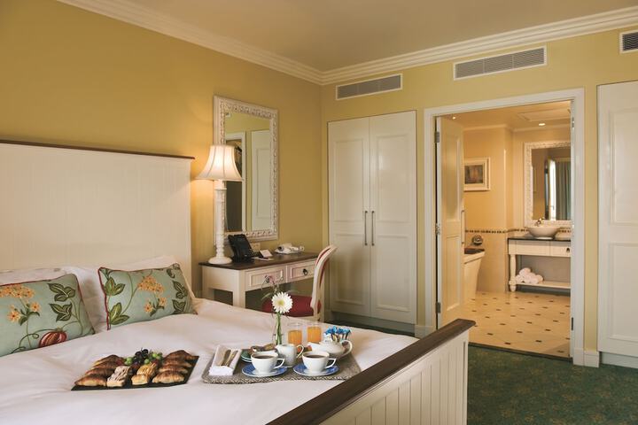 Room 3 of 65