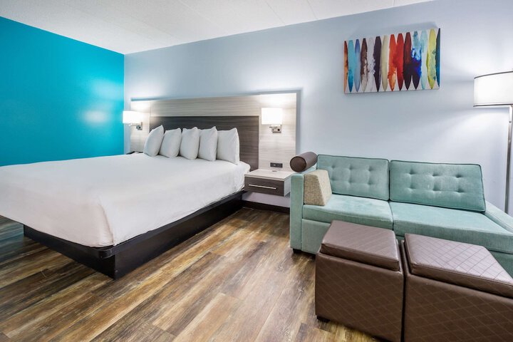 1 King Bed (7 of 8)