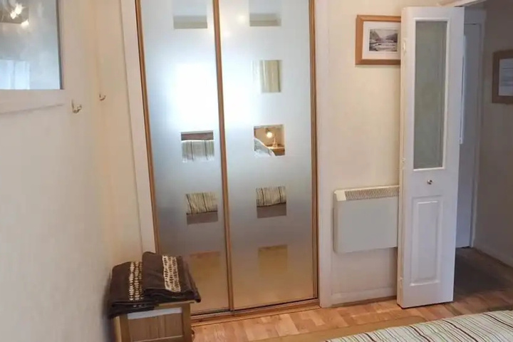 Room 6 of 13