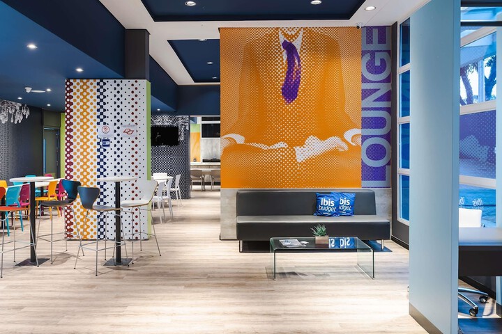 Lounge 60 of 75