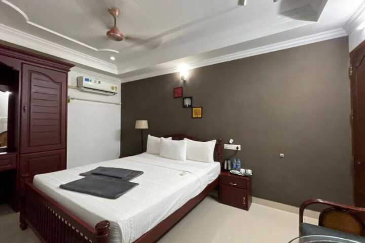 Room 4 of 10