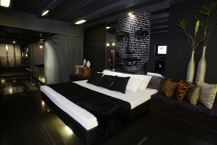 Room 4 of 24