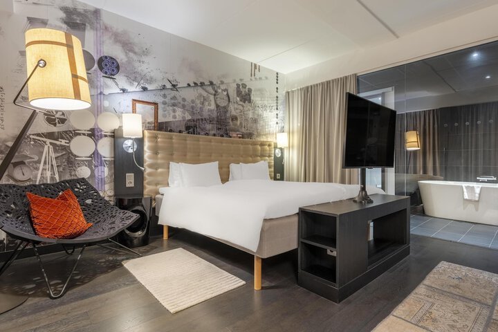 Room 34 of 317