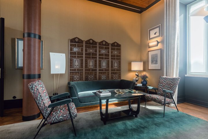 Hotel Lobby