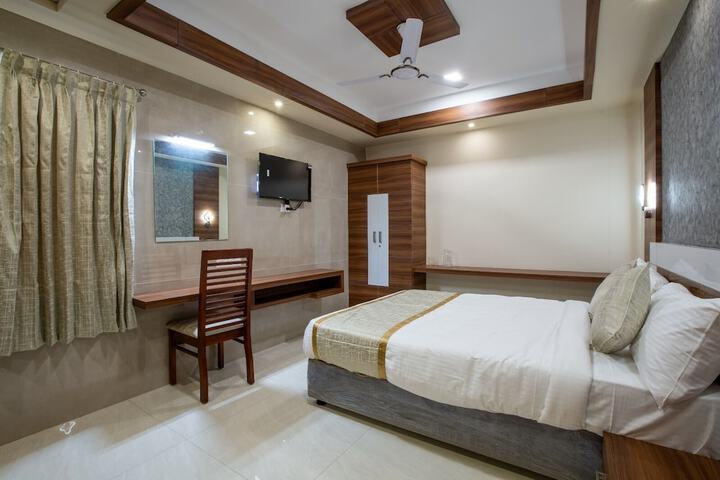 Room 7 of 11