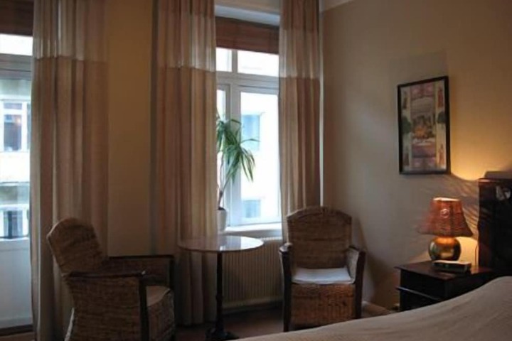 Room 14 of 48