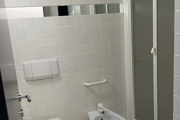 Room 67 of 99
