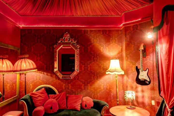 Lounge 256 of 272