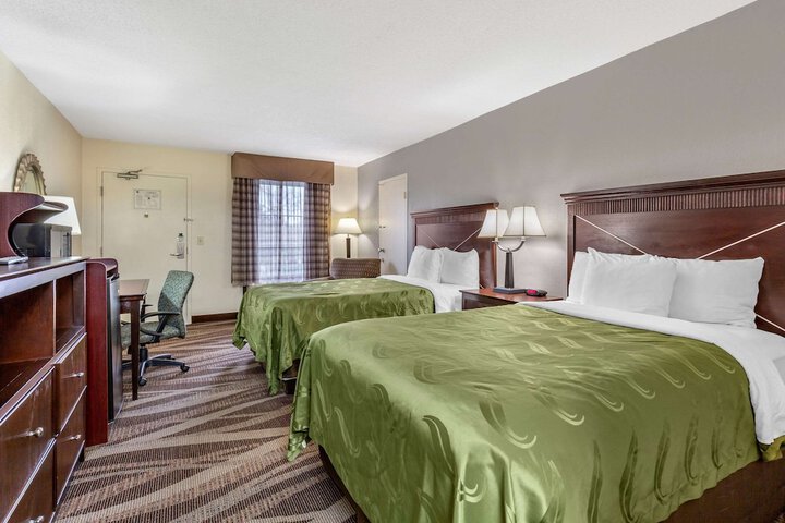 2 Double Beds (1 of 7)