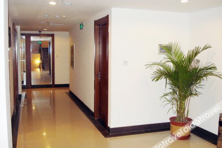 Gonglu Business Hotel