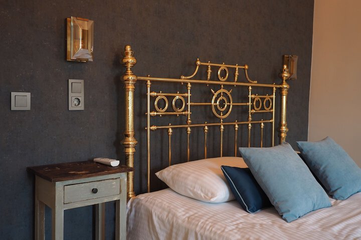 Room 9 of 20