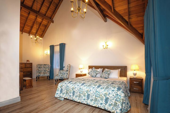 Room 4 of 28