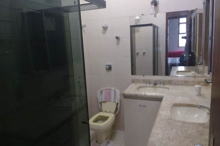 Room 9 of 18