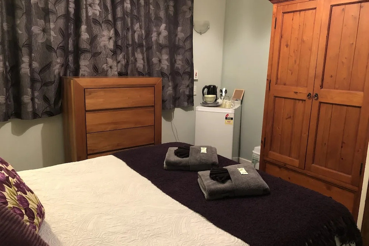 Room 4 of 11