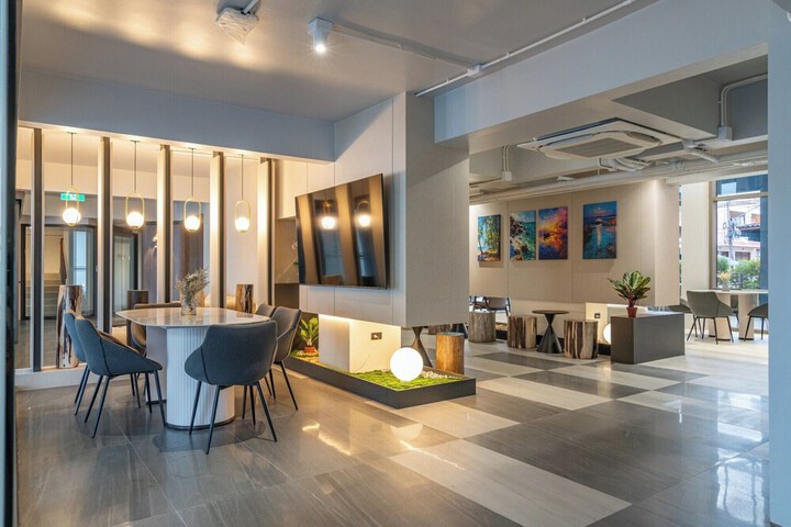 Hotel Interior 16 of 112